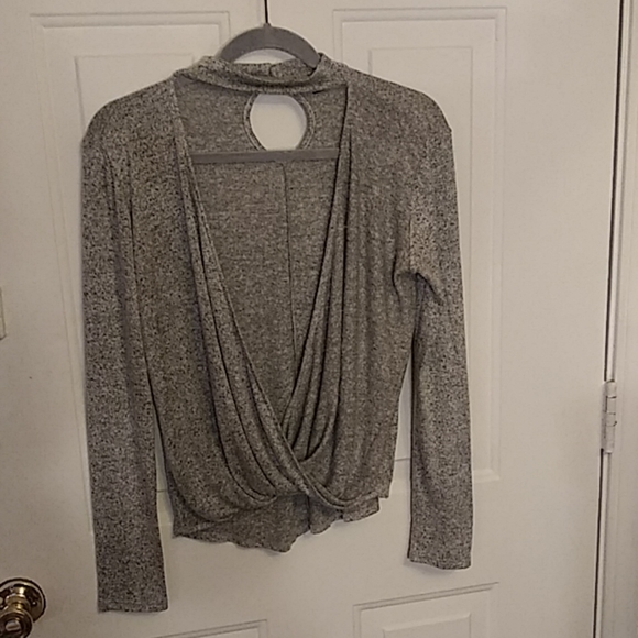 Very cute gray shirt - Picture 1 of 3